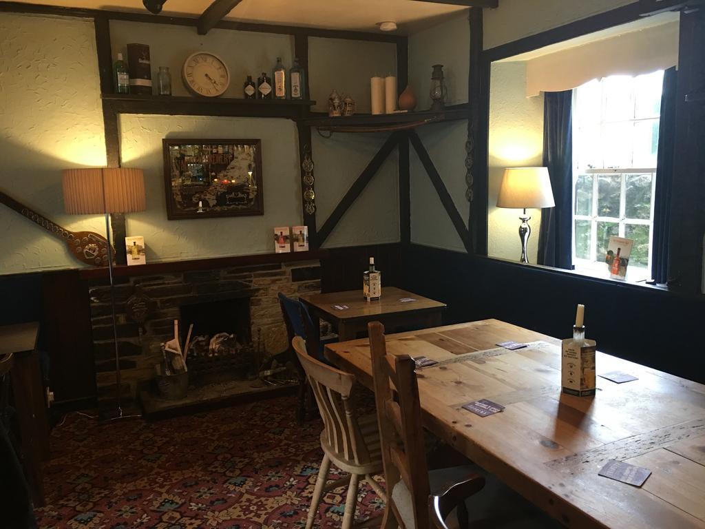 The Bugle Inn Екстериор снимка