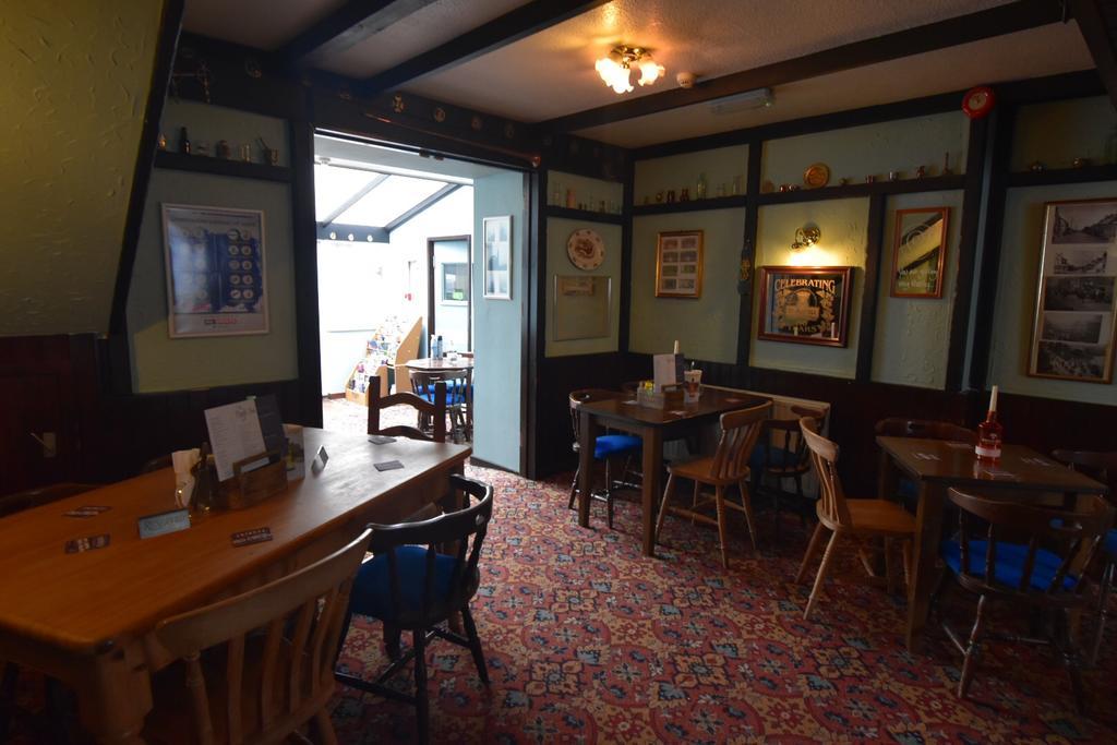 The Bugle Inn Екстериор снимка